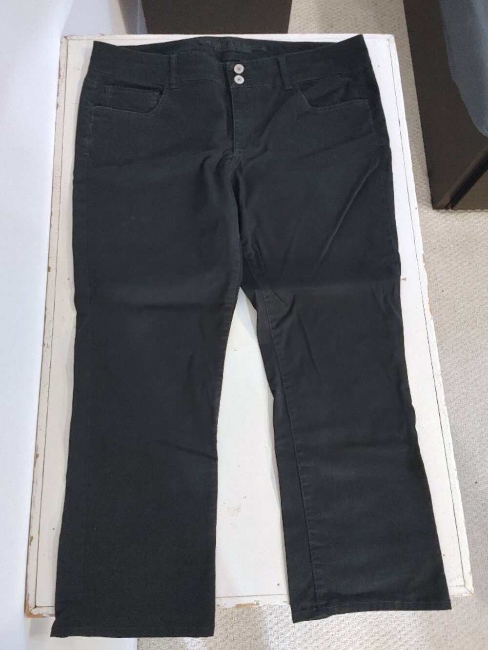 size 16 short black American Eagle casual Artist Crop contoured fit jeans